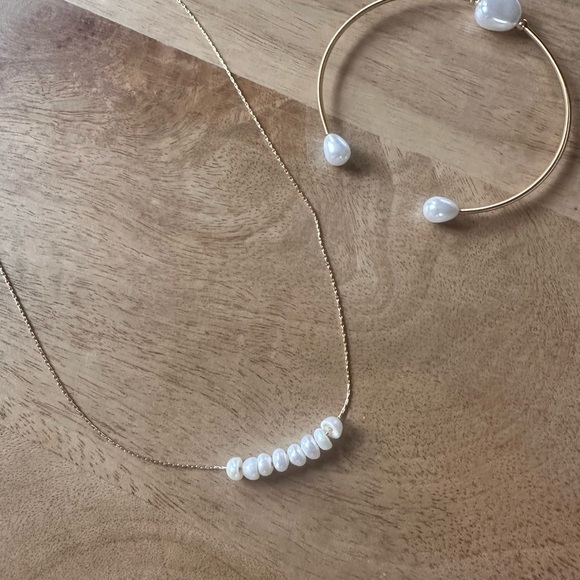 LALA JEWELRY Gold and White Pearl Necklace Elegant Jewelry and Bracelet - Picture 1 of 6